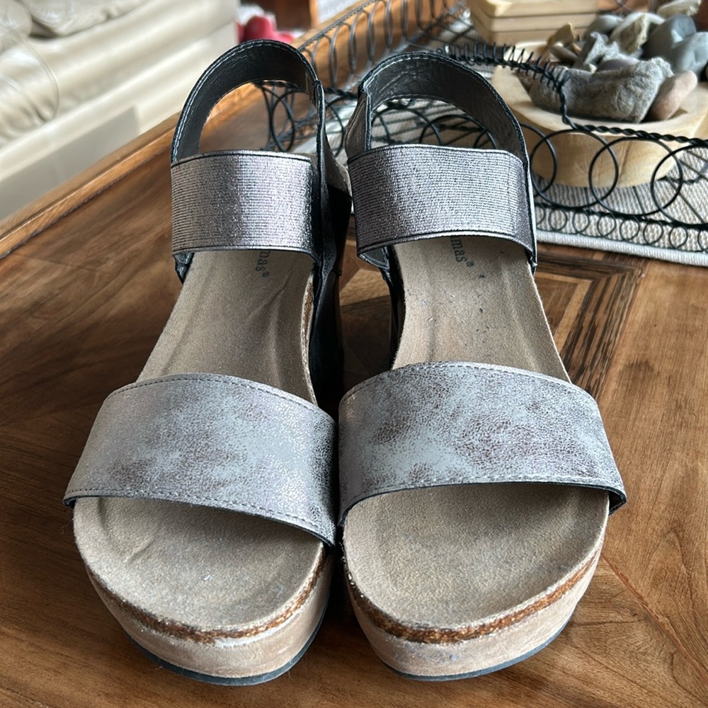 Peter Dumas  platform wedge sandals size 10